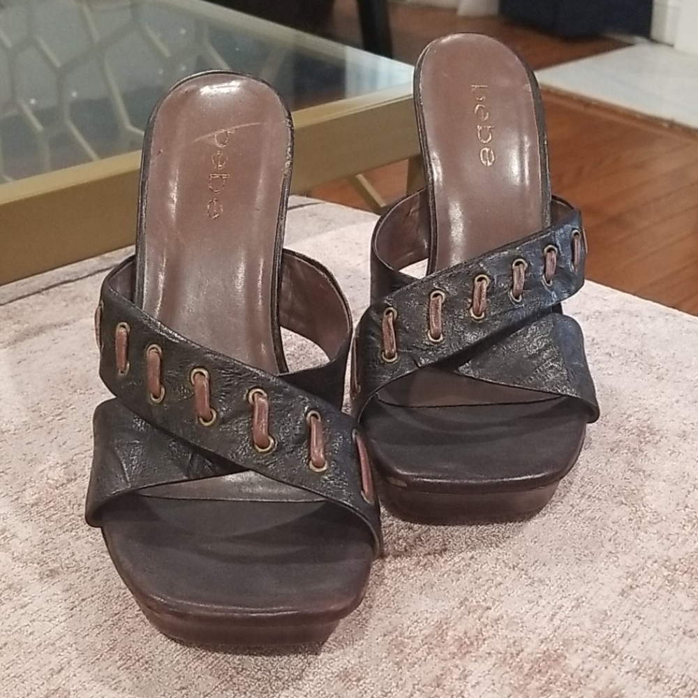 🚨 BEBE BROWN LEATHER SLIDE WITH WOOD HEEL🚨